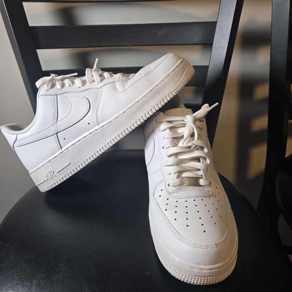 Nike White Air Force 1 Sneakers Like New Size 10 ****